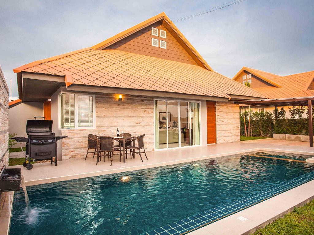 How Do I Book a Pool Villa in Pattaya From Baanpuck?
